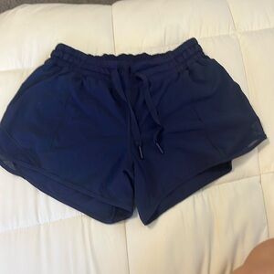 discontinued lululemon hotty hot shorts, long, size 6, navy, great condition